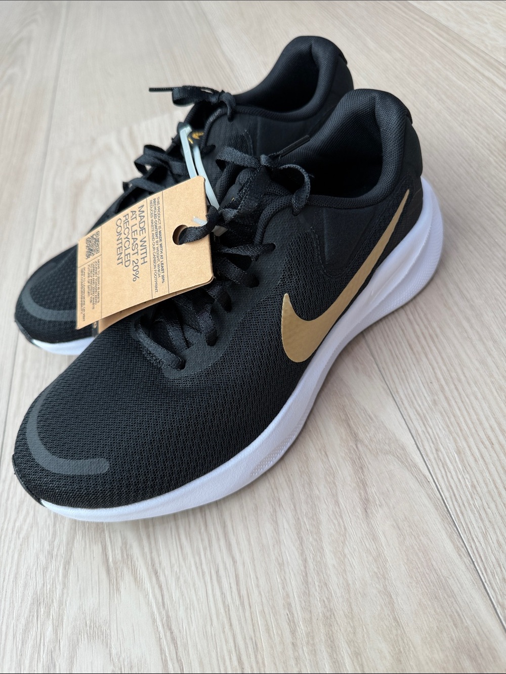 NWT Nike Women’s Sneakers Size 9.5 Black Metallic Gold White Running Shoes